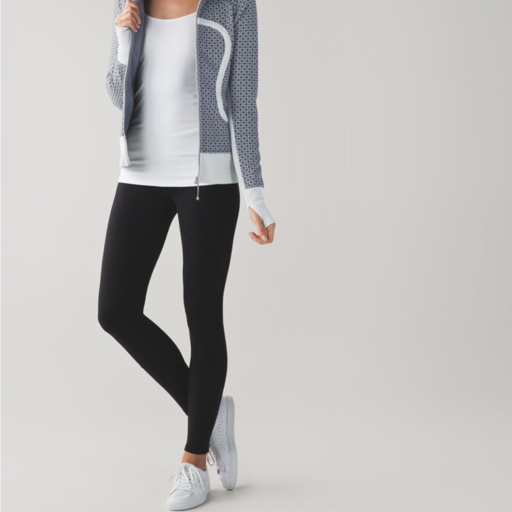 Lululemon Scuba Hoodie II
Tri Geo Printed Silver Spoon Slate / Slate